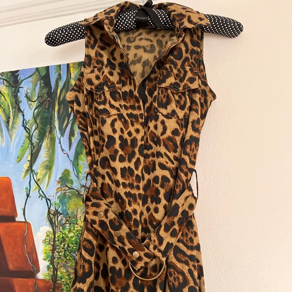 Vintage leopard print dress with matching belt. Sz xs Buttons down the middle - Picture 3 of 10